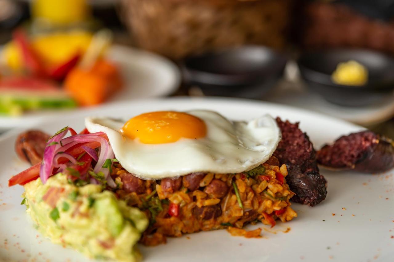 Hotel York Luxury Suites Medellin By Preferred Zewnętrze zdjęcie A plate of chaat