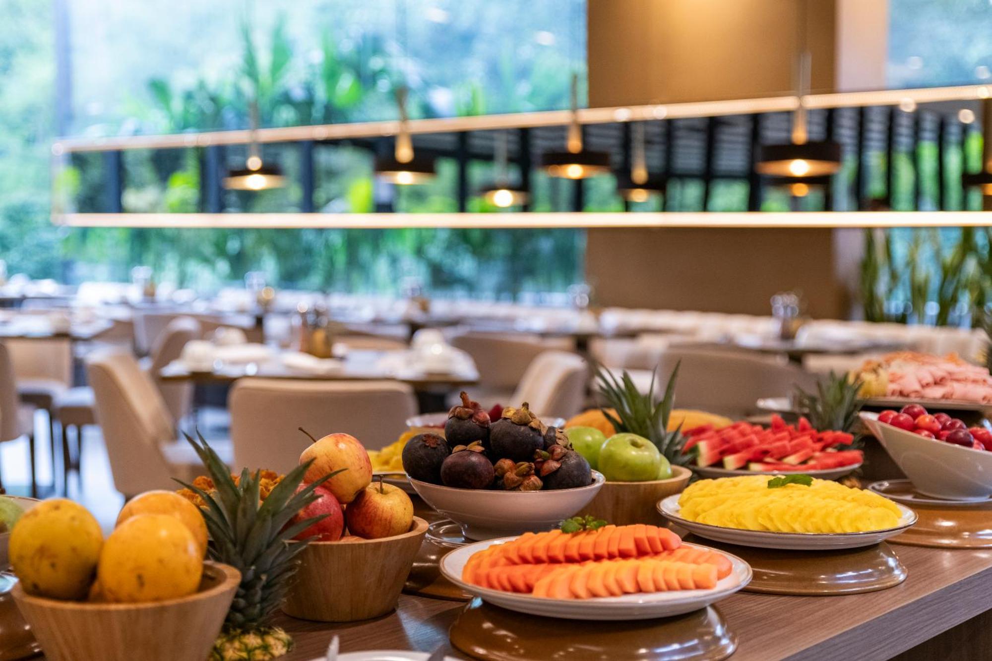 Hotel York Luxury Suites Medellin By Preferred Zewnętrze zdjęcie A fruit salad buffet