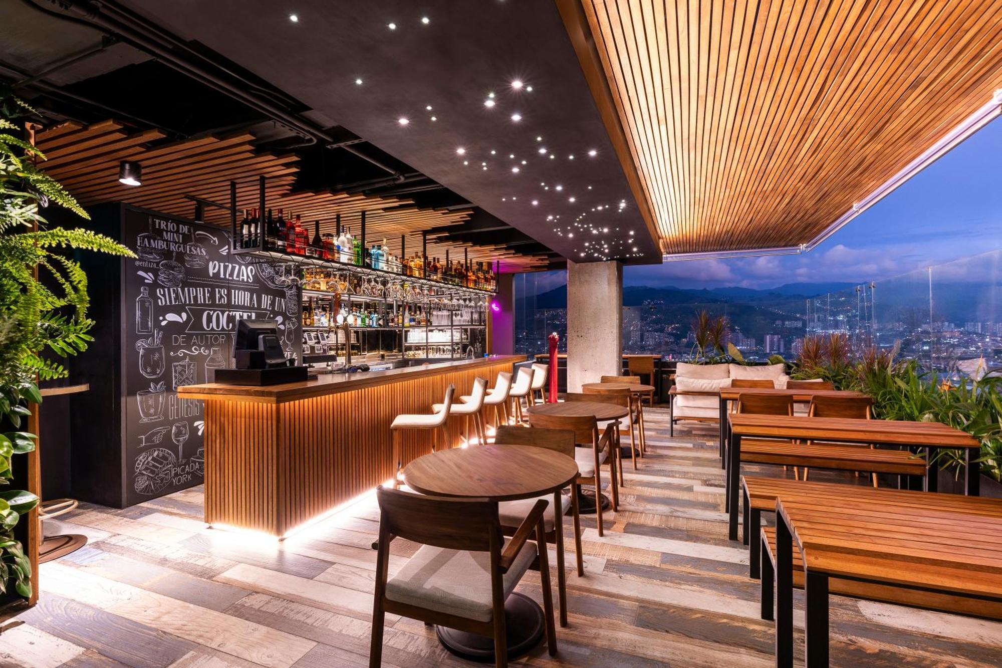 Hotel York Luxury Suites Medellin By Preferred Zewnętrze zdjęcie The Peak Lounge