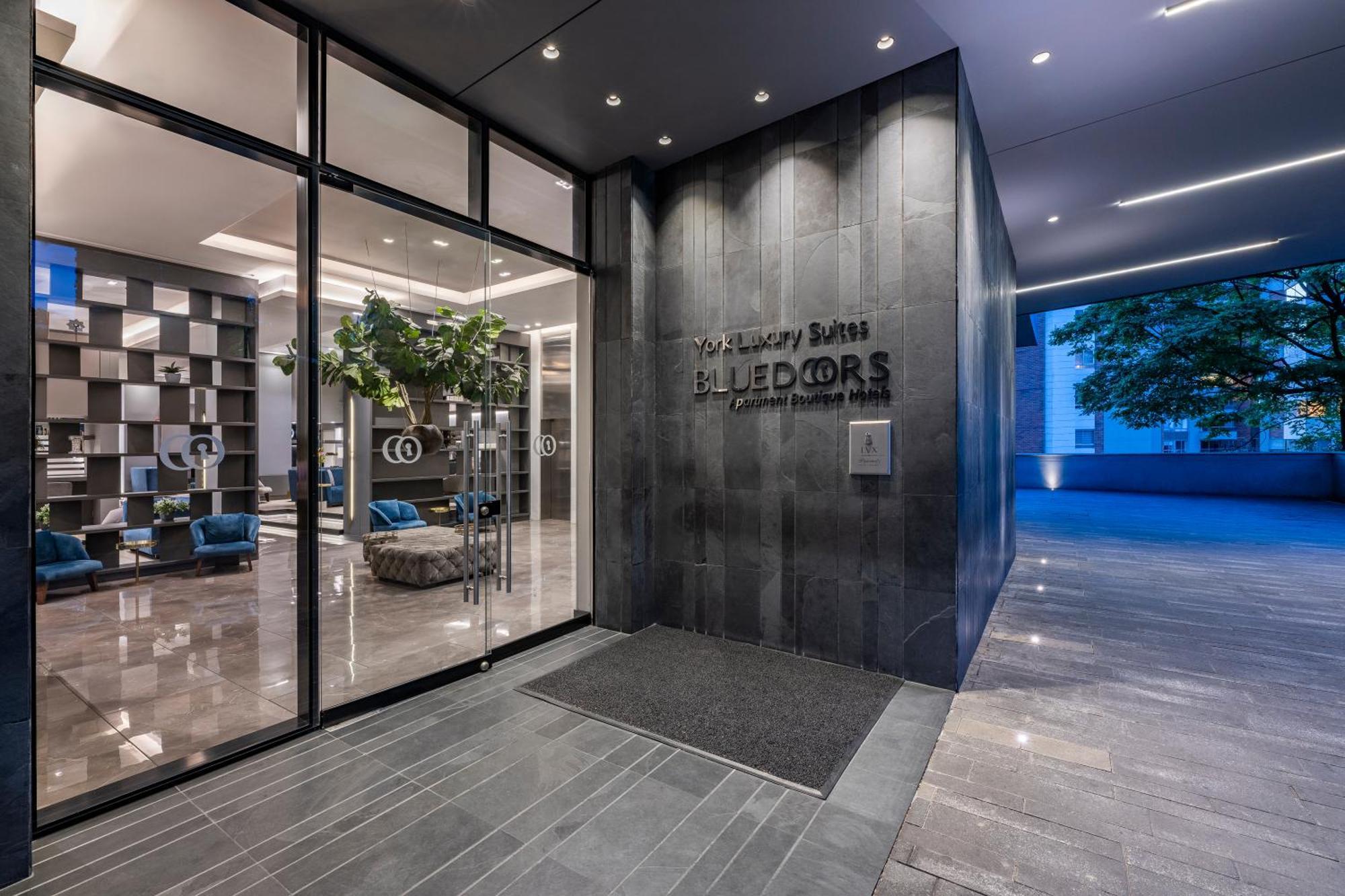 Hotel York Luxury Suites Medellin By Preferred Zewnętrze zdjęcie Entrance of Bluecore