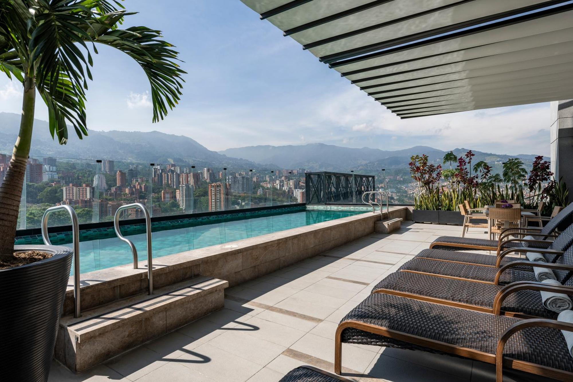 Hotel York Luxury Suites Medellin By Preferred Zewnętrze zdjęcie Rooftop pool