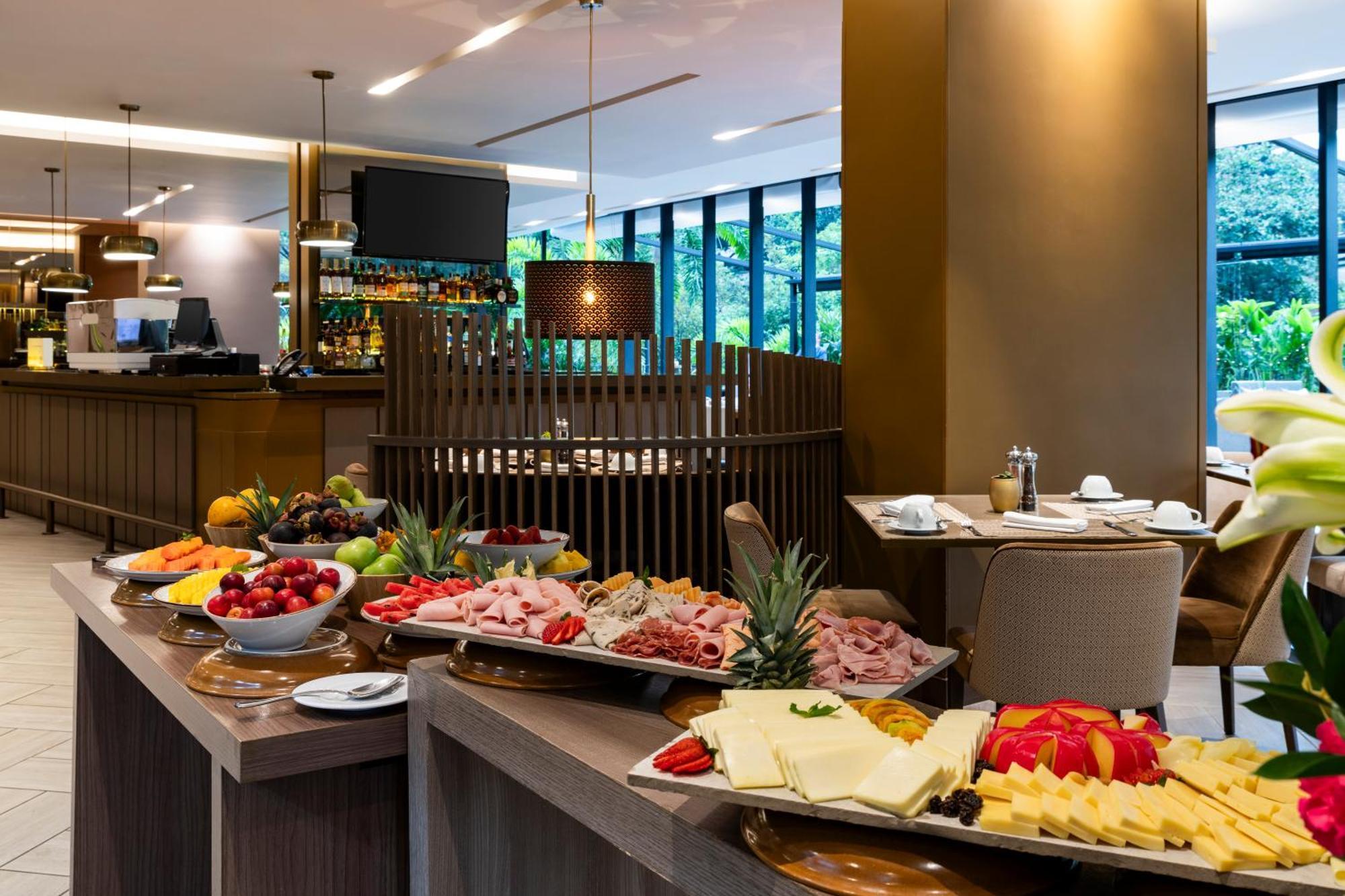 Hotel York Luxury Suites Medellin By Preferred Zewnętrze zdjęcie The Club at Changi Airport